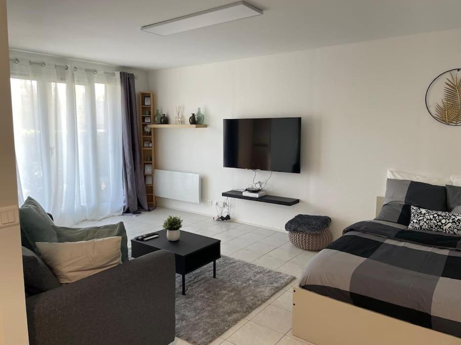 לה בורז'ה Appartement Cosy Proche Paris מראה חיצוני תמונה
