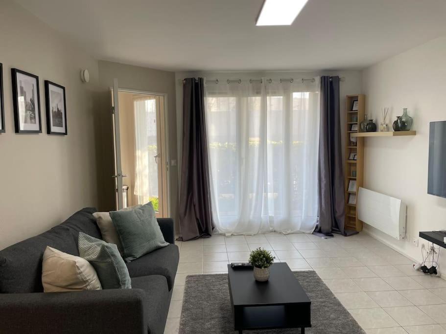 לה בורז'ה Appartement Cosy Proche Paris מראה חיצוני תמונה